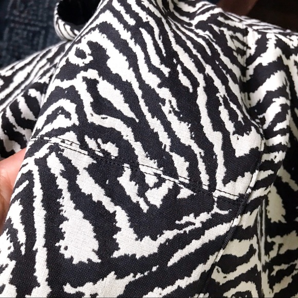 π¦ BANANA REPUBLIC ZEBRA PRINT FORM FITTING DRESS! - Picture 8 of 9